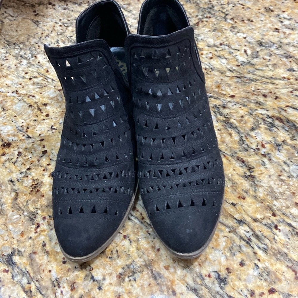 Cute cut- out boot